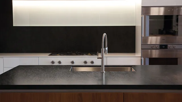 Kitchen_Seta_Liquorice_1620x3240x12mm